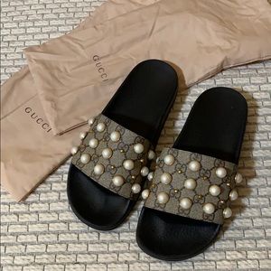 Gucci GG Supreme Slides with Pearls
